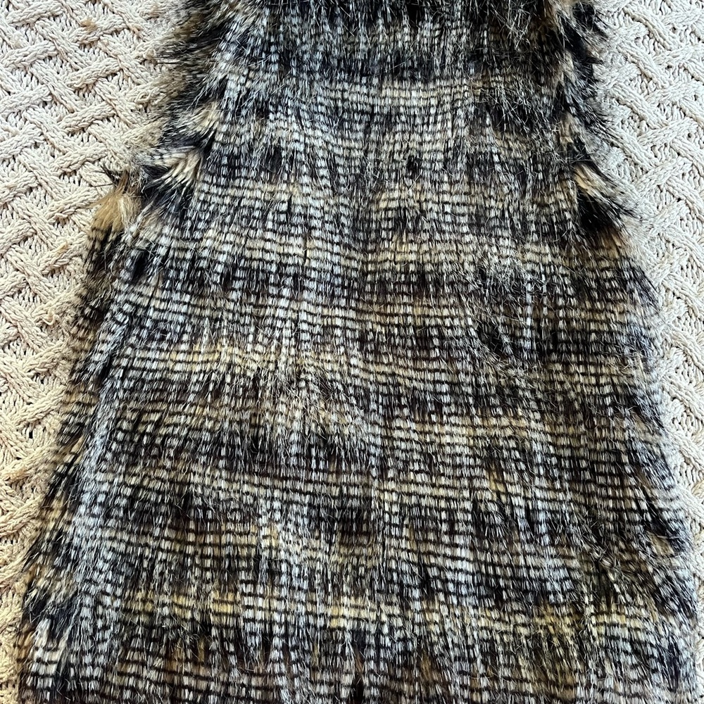 Tyler Boe Faux Fur Vest size Medium - Picture 8 of 9
